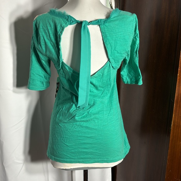 Green floral open back t shirt - Picture 3 of 4